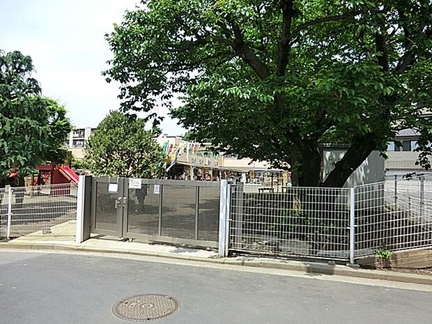 笹山保育園まで657m、外遊び、散歩、手足を使う遊びなどを大切に健康な身体づくりと、正しい自我の確立を育みます