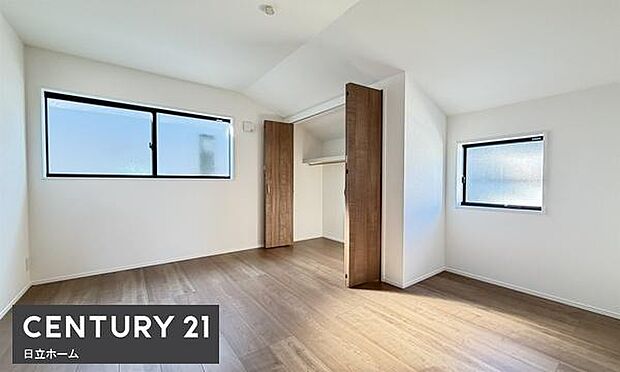 《寝室》 ■心地よい眠りへといざなうしっとりと落ち着いた雰囲気の寝室。