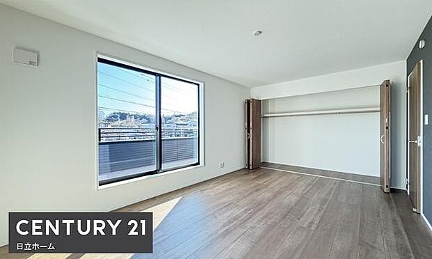 《子供部屋・洋室》 ■白い壁が窓から射し込む光を室内にまわし、柔らかな明るさを奥まで届ける。穏やかな空気に満ちた空間。