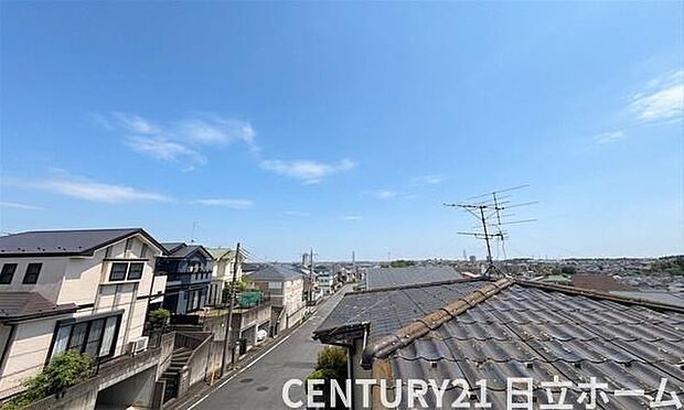 《眺望》　■目の前には気持ちの良い青空が広がります。開放的で開けた空間が望めます。