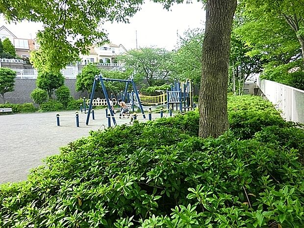 仏向けやき公園まで647m、けやき公園バス停下車徒歩約3分