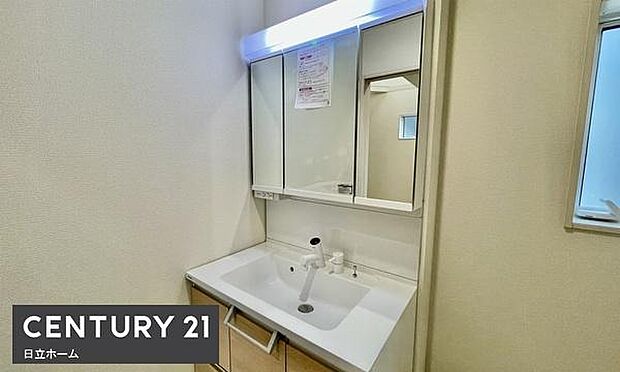 《洗面台》 ■朝のバタバタした身支度を支えてくれる洗面所。