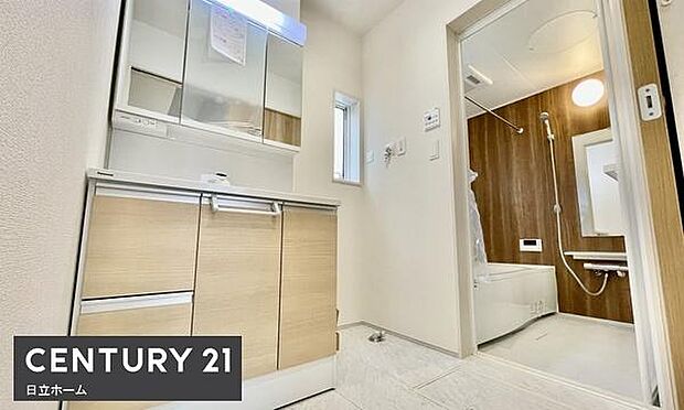 《洗面化粧台》 ■使いやすいシャープなデザインの洗面化粧台。