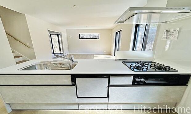 《食器洗い乾燥機》■食事後もゆっくり過ごせる食器洗い乾燥機を設置。手洗いよりもキレイに洗え、節水にもなる主婦の味方です