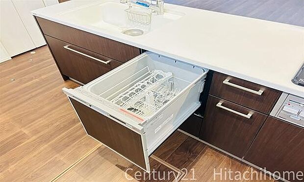 《食器洗い乾燥機》 ■食事後もゆっくり過ごせる食器洗い乾燥機を設置。手洗いよりもキレイに洗え、節水にもなります。