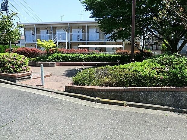 三ッ沢上町ひろば公園まで229m、子どもたちが安心して走り回れる、明るく見通しの良い公園。