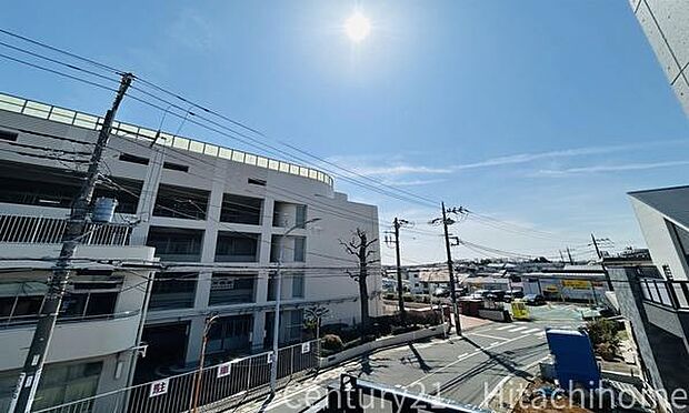 《眺望》 ■目の前には気持ちの良い青空が広がります。