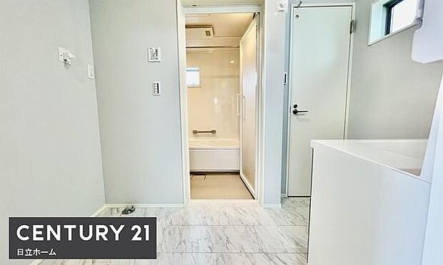 《洗面化粧台》 ■使いやすいシャープなデザインの洗面化粧台。