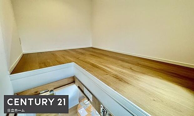 《小屋裏収納》 ■収納力のあるゆとりの収納が自慢の我が家。季節物やお子様との思い出をしっかり収納できる為、重宝します。