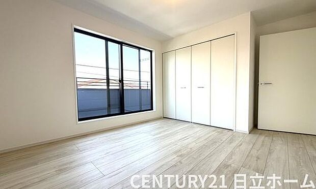 《寝室》 ■心地よい眠りへといざなうしっとりと落ち着いた雰囲気の寝室。