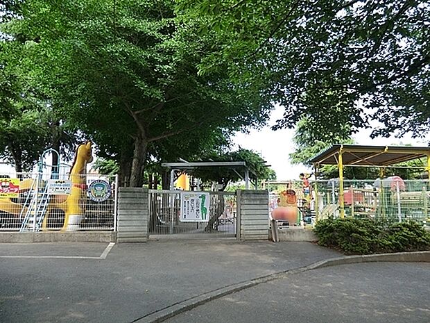 上の原幼稚園まで348m、緑に囲まれた環境を最大限に活かし心も体も知能も発達するよう、幼児が自発的に意欲を持って取り組む環境作り。