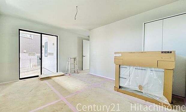 《寝室》 ■朝から日差しいっぱい、早起きしたくなる洋室。ベッドを置いてもゆとりを感じられる。窓からの朝日が心地よい目覚めへと誘います。ゆとりある広さを確保し、心地よいプライベートタイムを演出します。