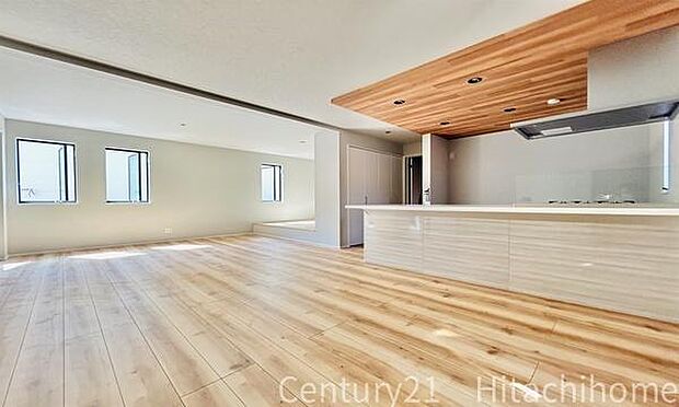 《リビングダイニング》 ■開放的で広いリビング。のびのびとくつろげるリビングは、家族のコミュニケーションの場として、みんなが集まる場所に。