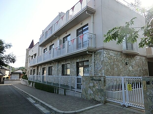 みほ幼稚園まで435m、漢字教育や音楽、体育など教育プログラムが充実