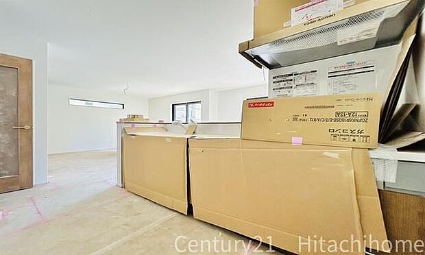 《ダイニングキッチン》 ■会話を楽しみながら食事を味わう。一緒にいる時間が楽しい空間。カフェにいるような気分で毎日を過ごしたい。家族でいる時間を柔らかに包み込むインテリア。