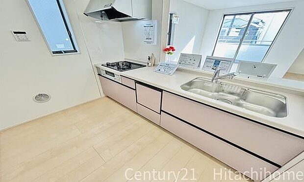 《キッチン》 ■お手入れしやすくきれいなキッチン。お料理の始めから後片付けまで楽しい時間になりそうです。