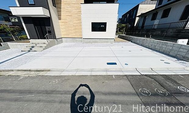 《駐車場》 ■駐車場3台可能。(車種による)前面道路が広く、間口もゆったり。駐車が苦手なママもらくらく停められます。