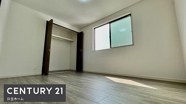 《洋室》 ■机とべットを入れても十分な広さ。。お子様の勉強部屋に。