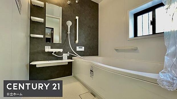 《浴室》 ■ホテルライクな上質バスタイムが毎日叶う。温もりと清潔感が融合した広々浴室。