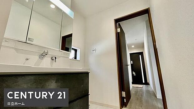 《洗面台》 ■朝のバタバタした身支度を支えてくれる洗面所。