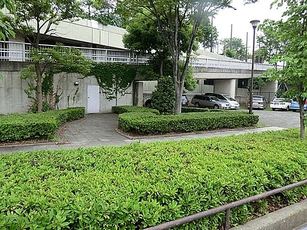 元宮さわやか公園まで992m、野球やサッカーができます。