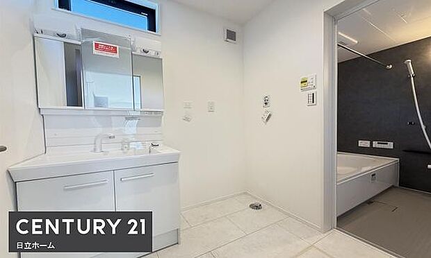 《洗面化粧台》　■使いやすいシャープなデザインの洗面化粧台。