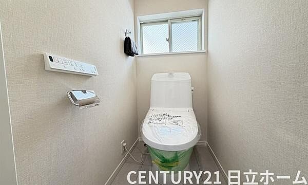 《トイレ》　■トイレは明るい空間で清潔感があります。