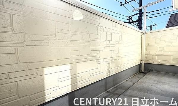 《バルコニー》　■「青い空」と「白い雲」、「気分が晴れる場所」がここにあります。