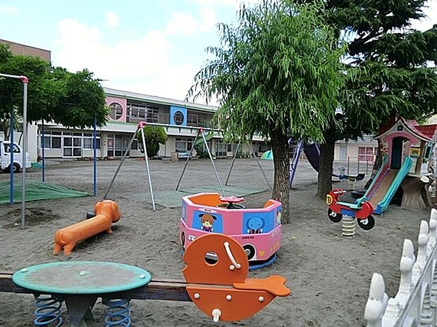 しんよしだ幼稚園まで810m、園の畑で自然に触れる体験が出来ます。子どもたちの笑顔がはじける地域に根差した保育園です。