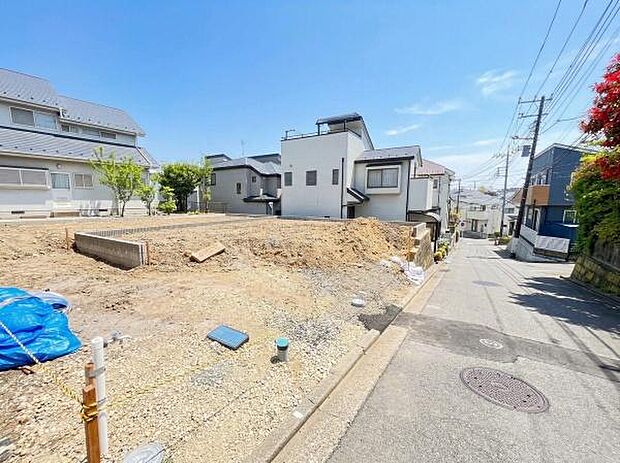 《現地》　青い空と白い雲、気分が晴れる場所がここにあります。