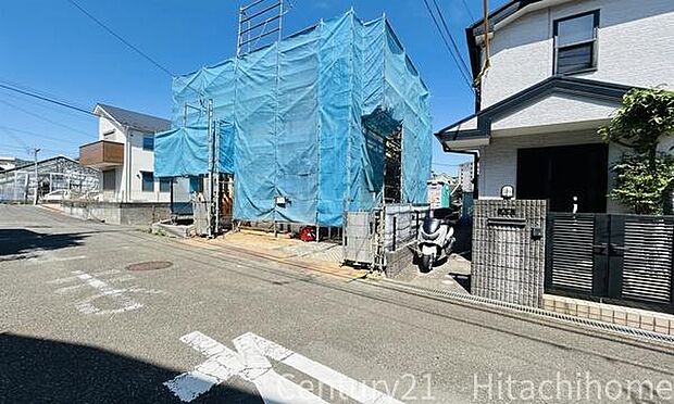 《外観》　■一戸建ての多いエリア、静かで落ち着いた雰囲気。シンプルで美しいフォルム空気までクリーンになるような佇まい。心地よいライフスタイルが実現できるそんな予感。