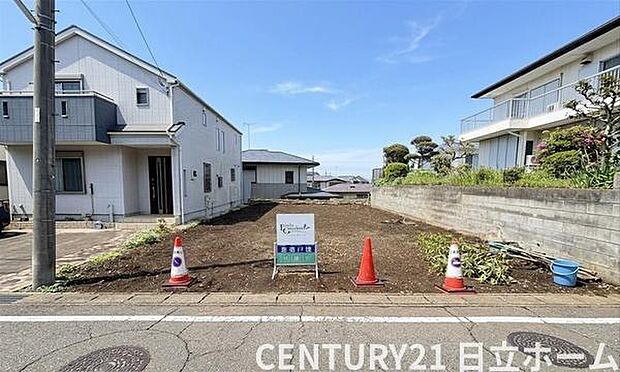 《前面道路》　■「空」×「光」×「風」。開放感を具現化したような現地は、まさに「永住の地」としての選択肢です。