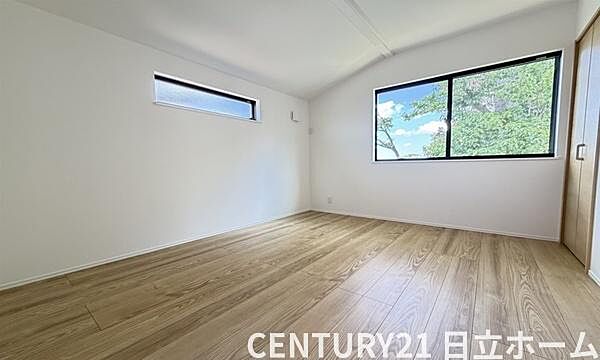 《洋室》　■机とべットを入れても十分な広さ。。お子様の勉強部屋に。