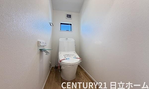 《トイレ》　■トイレは明るい空間で清潔感があります。