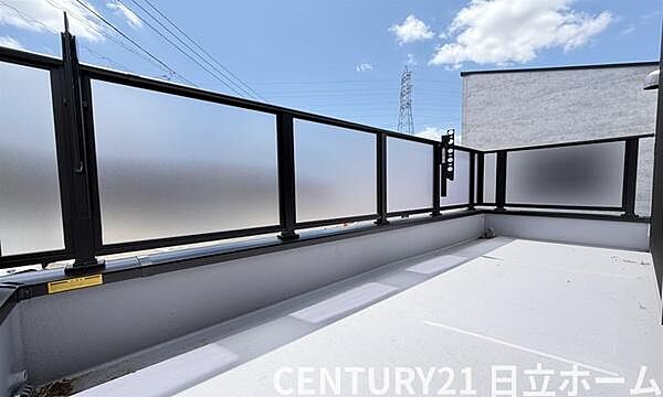 《バルコニー》　■「青い空」と「白い雲」、「気分が晴れる場所」がここにあります。