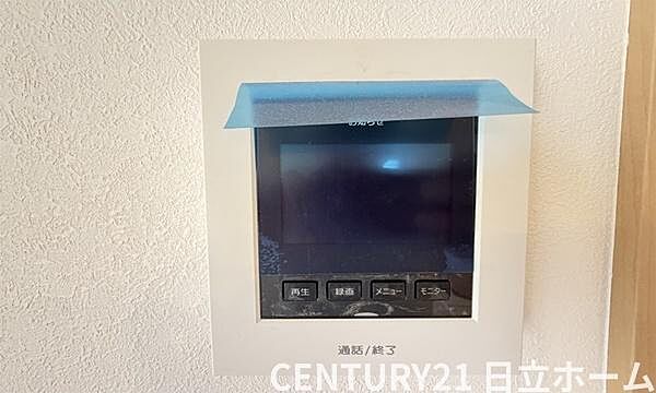 《モニター付きインターホン》　来訪者が確認できるモニター付きインターホン