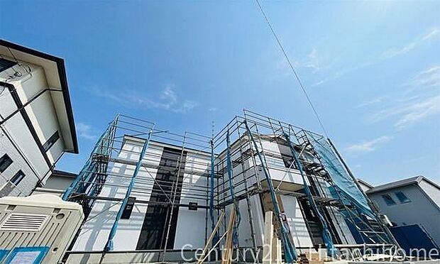 《外観》　■一戸建ての多いエリア、静かで落ち着いた雰囲気。シンプルで美しいフォルム空気までクリーンになるような佇まい。心地よいライフスタイルが実現できるそんな予感。