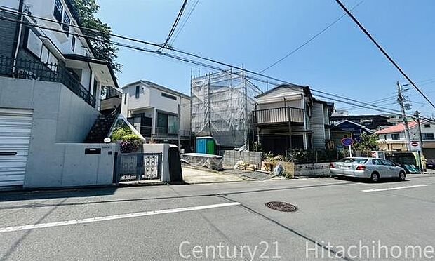 《外観》　■一戸建ての多いエリア、静かで落ち着いた雰囲気。シンプルで美しいフォルム空気までクリーンになるような佇まい。心地よいライフスタイルが実現できるそんな予感。
