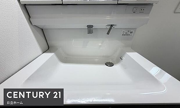 《洗面台》　■朝のバタバタした身支度を支えてくれる洗面所。