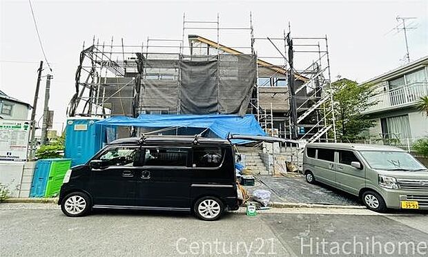 《前面道路》 ■家族みんなが落ち着ける場所。明るい空間で心も暖か、朝から爽やかな気分。寝る時も包みこまれるようにふんわりと。家にいることが心と体に優しい暖かな暮らし。