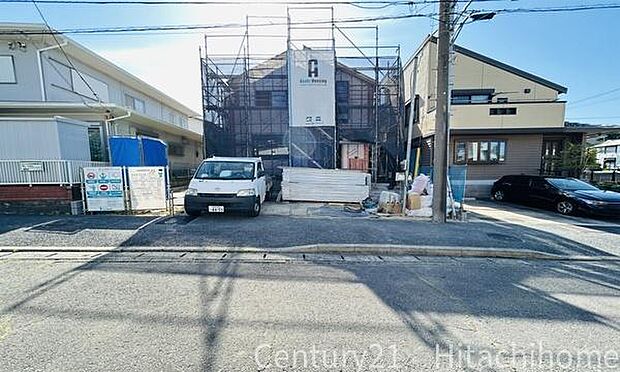 《前面道路》　■道路と敷地はフラットな地形です。