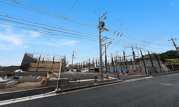 《前面道路》前面道路は5.5mで、開放感のあるロケーションです。