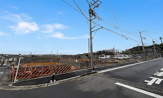 《前面道路》 ■落ち着いた住環境です。