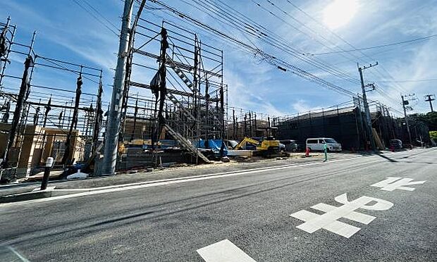 《前面道路》前面道路は7mで、開放感のあるロケーションです。