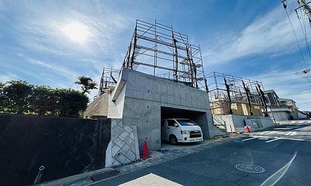 《前面道路》 ■落ち着いた住環境です。