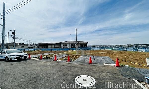 《前面道路》　■道路と敷地はフラットな地形です。