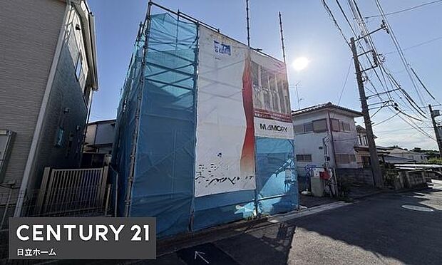 豊かな光が照らすこの場所は、たわいもない会話を楽しみ、ゆったりとした時間を過ごす場所。家族の日常が刻まれる大切な空間です。