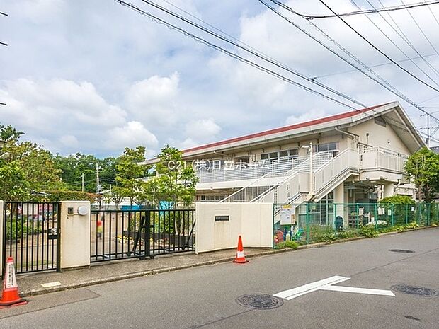 荏田保育園まで1067m、0歳児から5歳児 平日:7:00から19:00 土曜日:7:30から16:30 市が尾駅徒歩10分