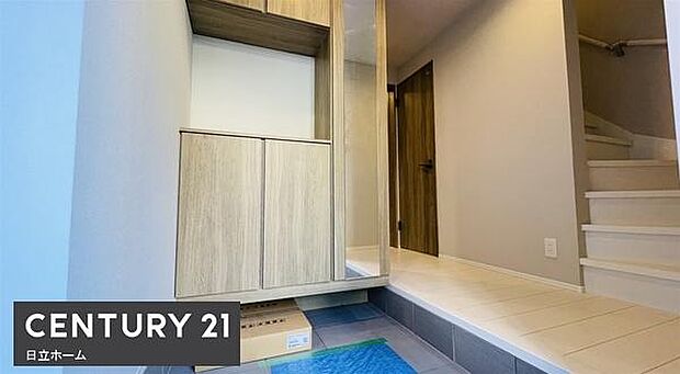 《玄関》　我が家の顔である玄関。帰るのが楽しみになりますね。