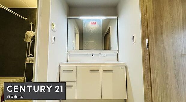 《洗面化粧台》　■使いやすいシャープなデザインの洗面化粧台。